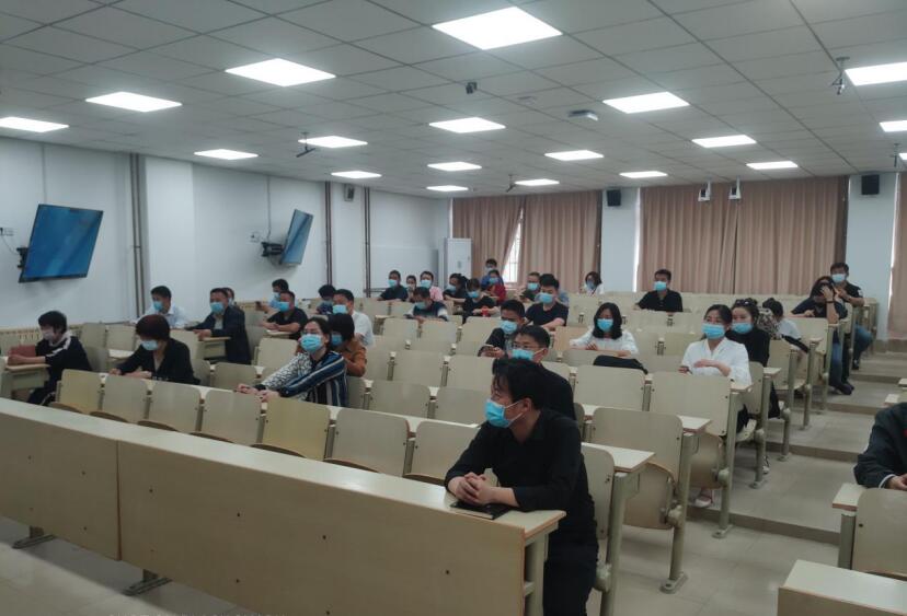 我校组织开展首批智慧教室使用培训-菏泽学院