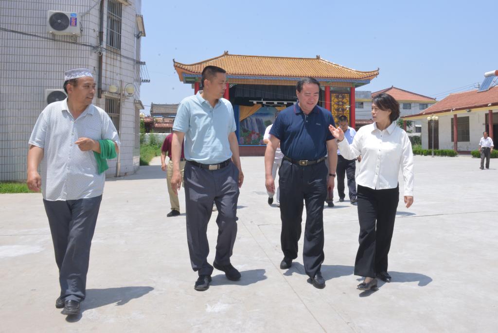 王焕良书记一行实地查看定陶陈集镇鲁花文化大院
