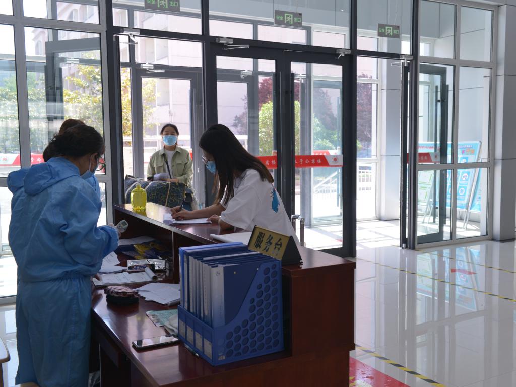 学生进入宿舍登记