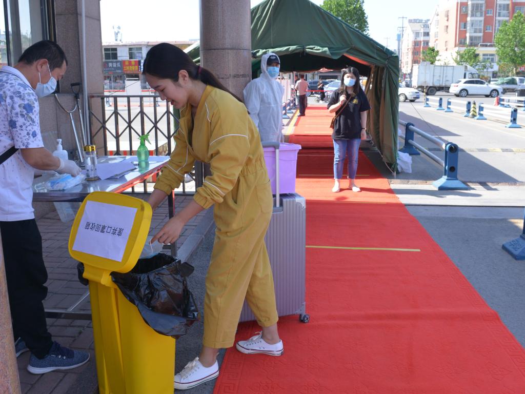 按要求换新口罩