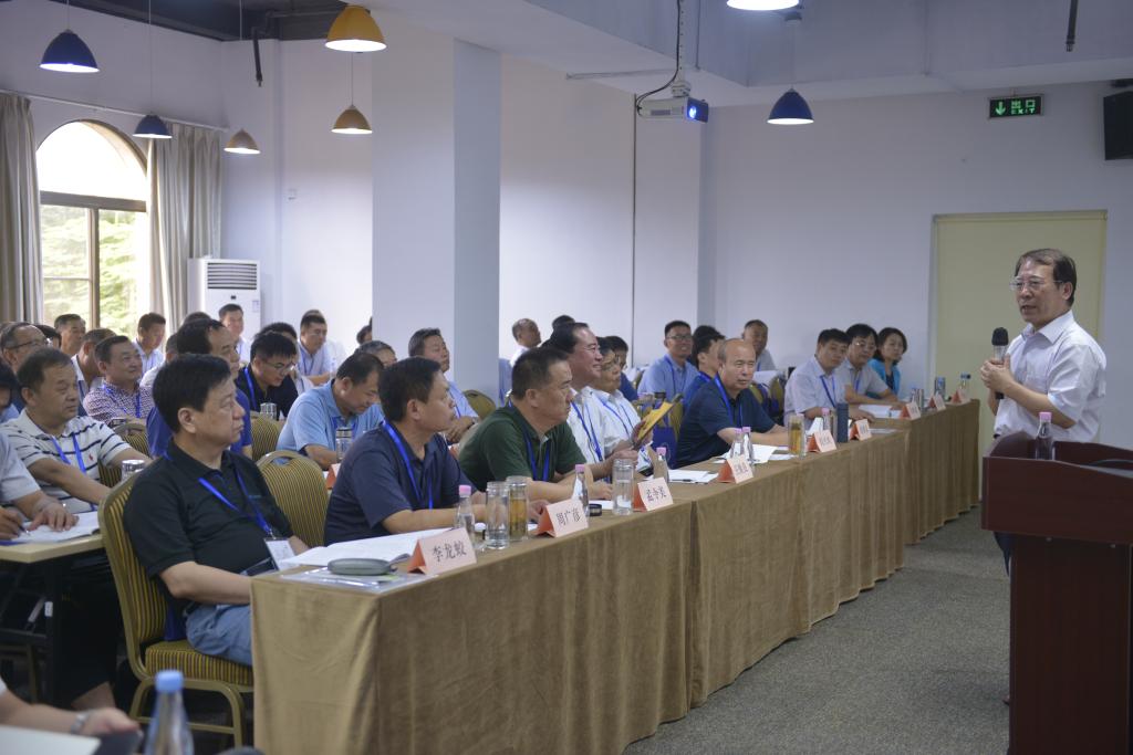 厦门大学原副校长邬大光教授为培训班作报告